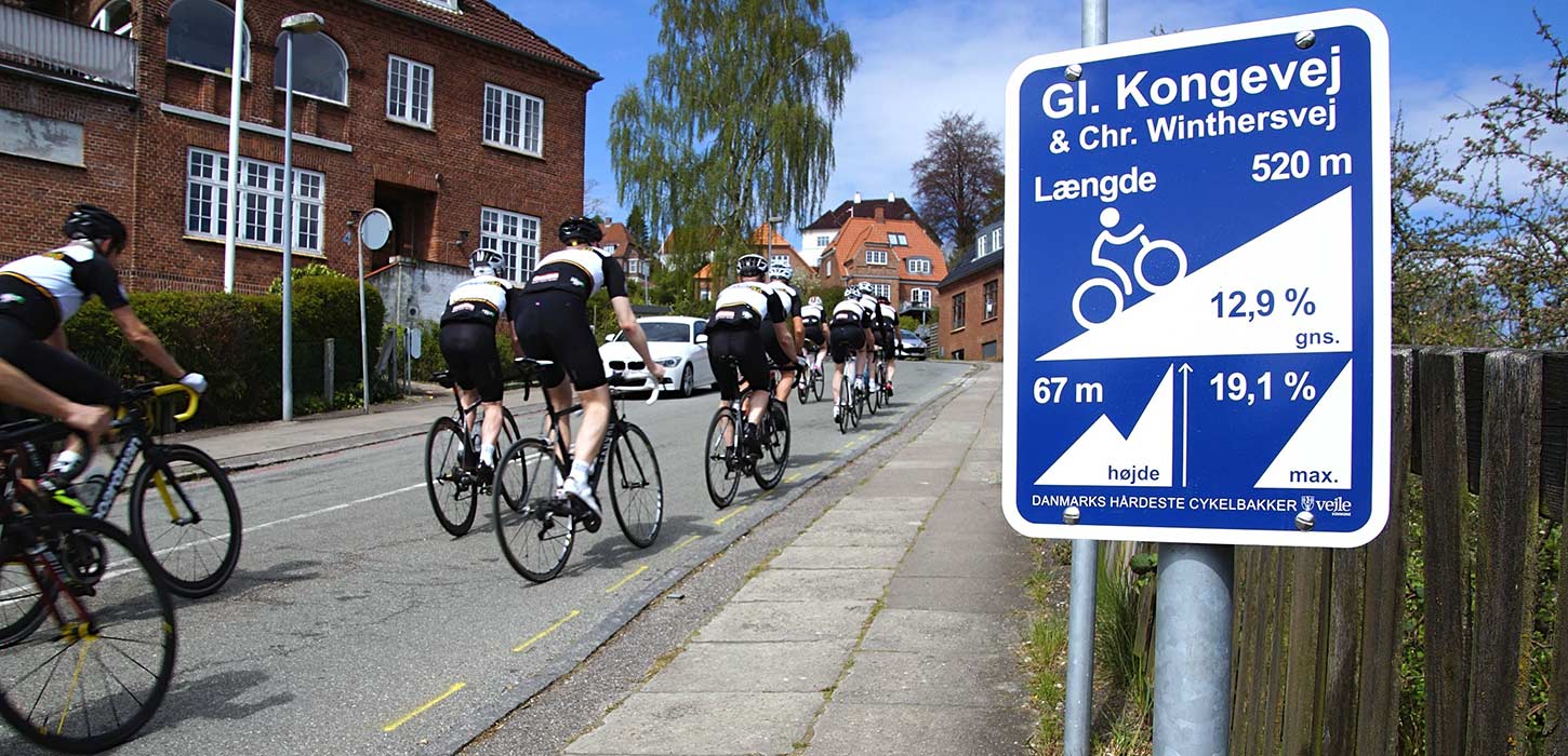 Cyclists cycle up Gl. Kongevej, one of Denmark's toughest cycling hills