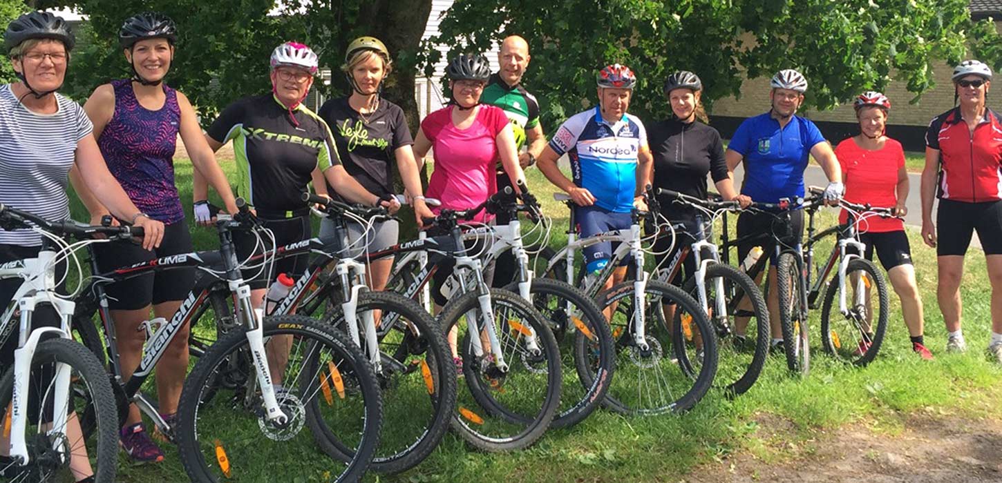 A mountain bike team with Varneskov