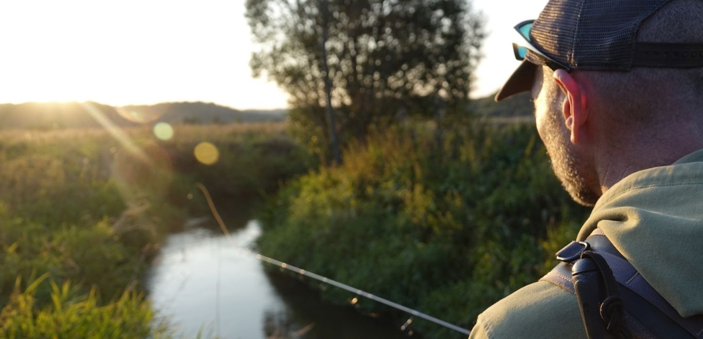 Fiskeri i morgensolen ved å