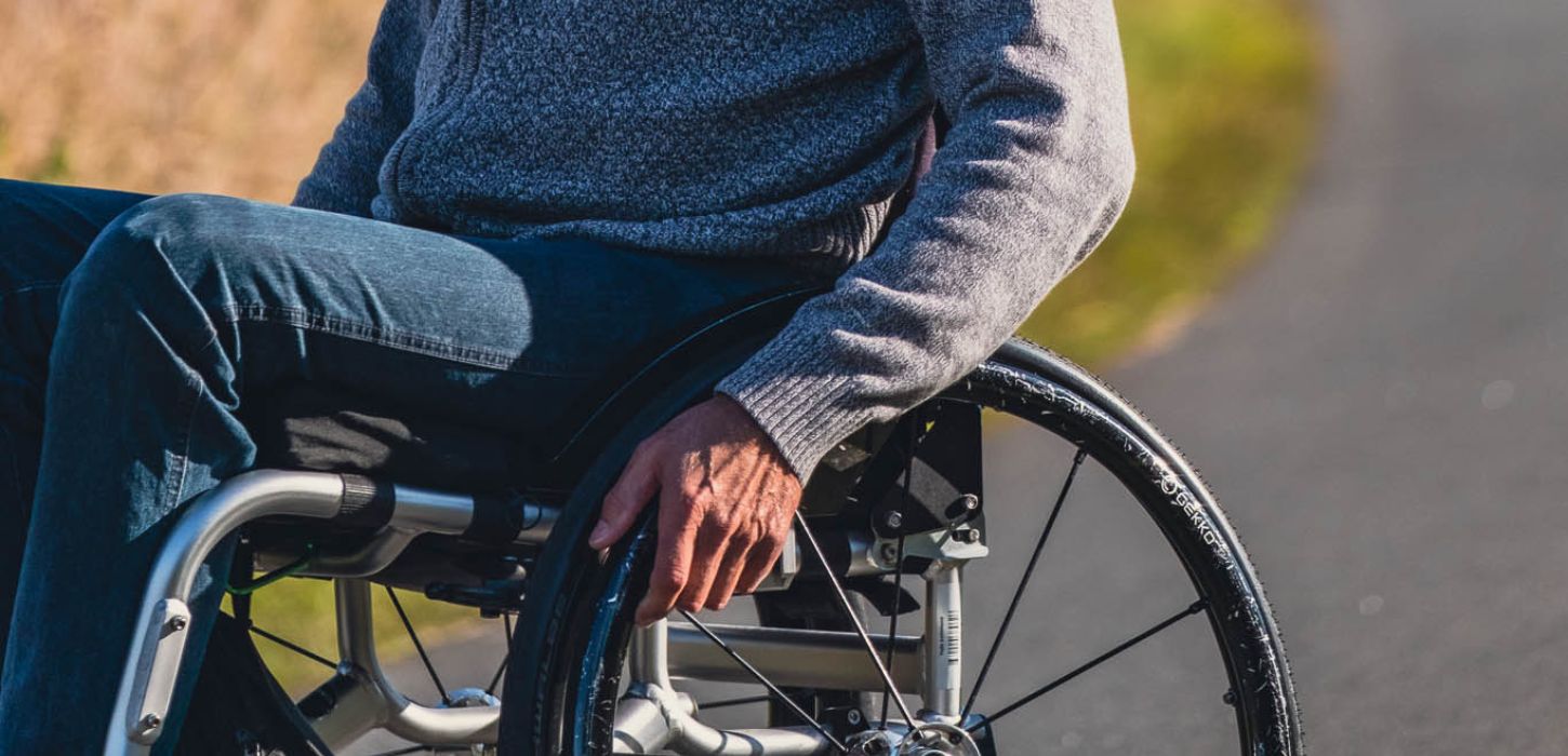 Man in a wheelchair at Bindeballestien