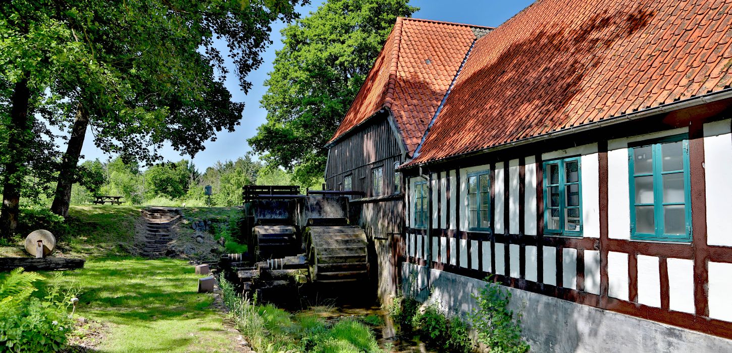 Møllehjulet ved Børkop Vandmølle en sommerdag