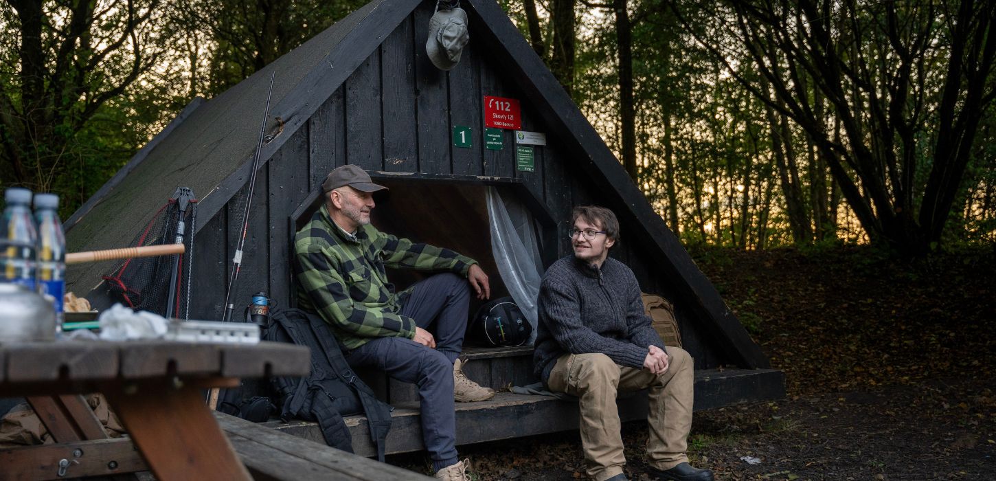 Two people on a shelter trip at Andkær Vig