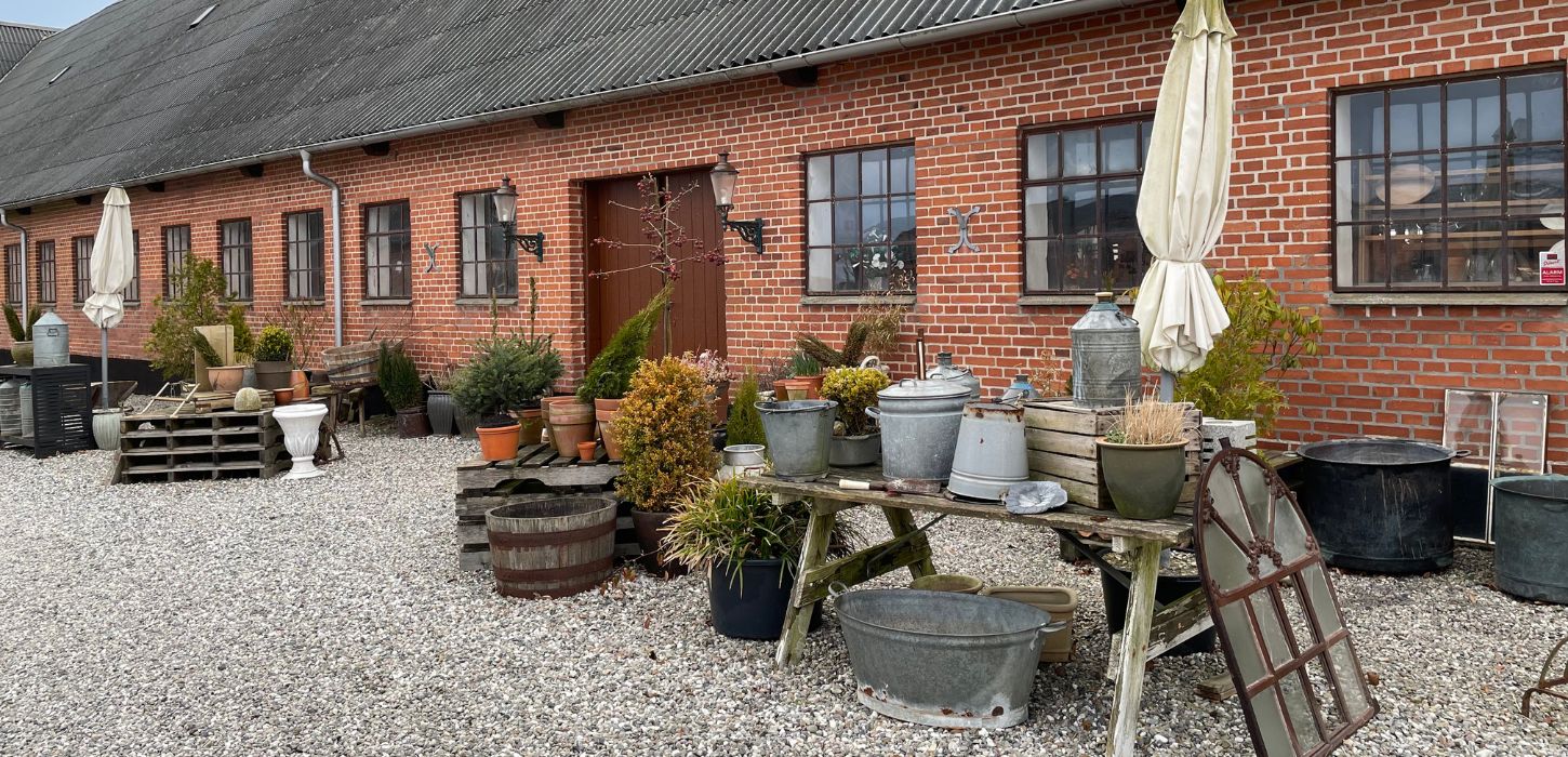 Haughus Gods antique and flea market seen from outside