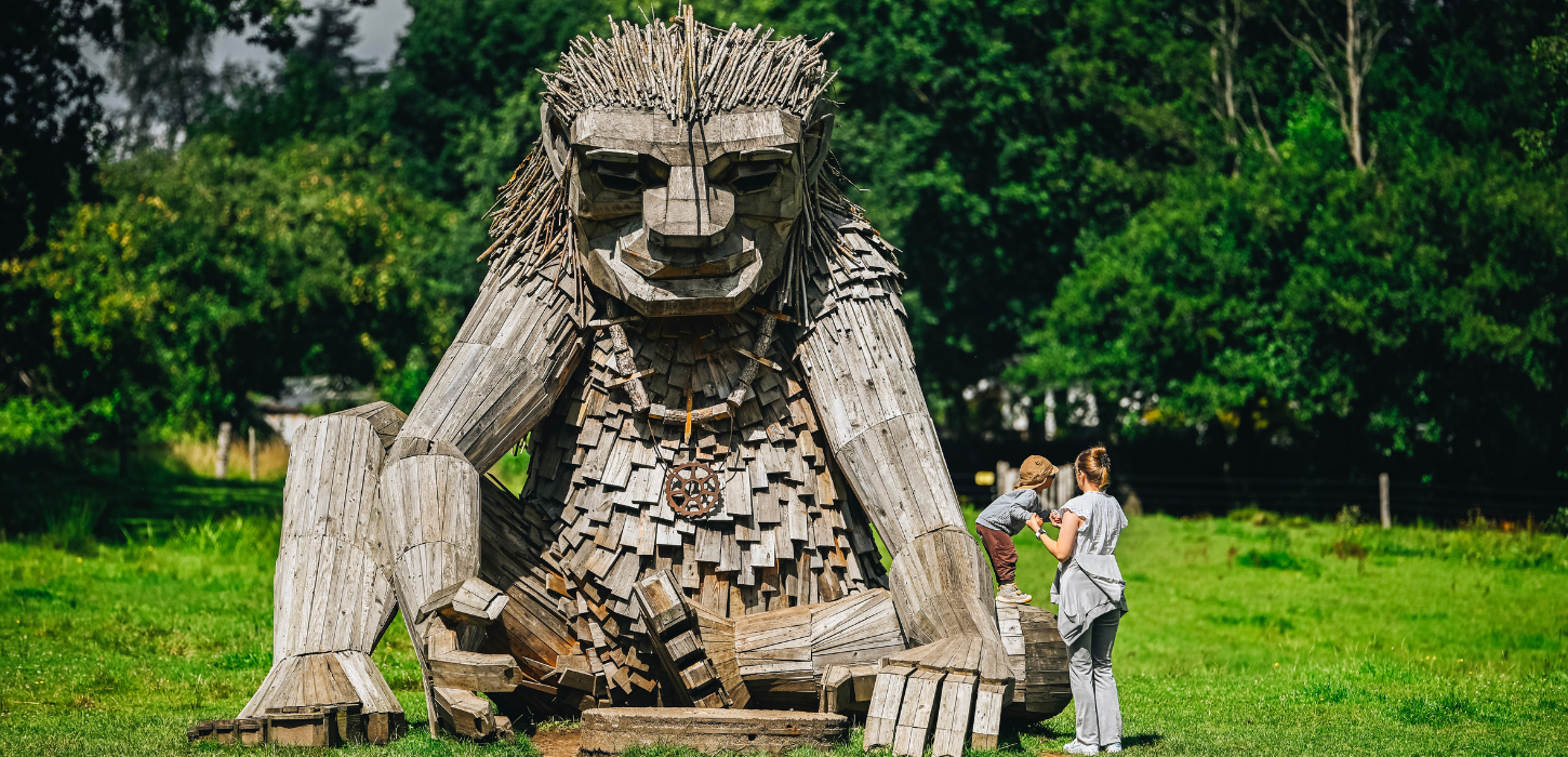 Der Troll bei der Børkop Mühle von Thomas Dambo