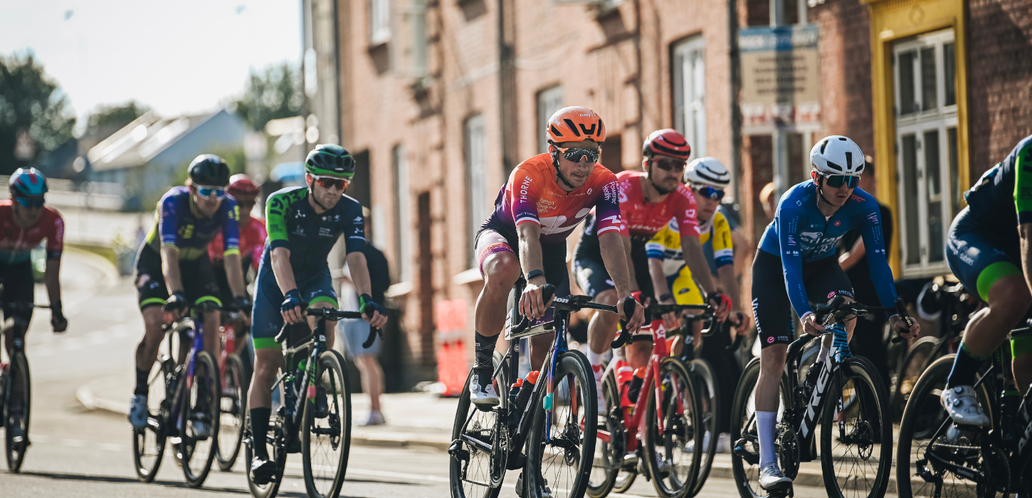 Cyklister under cykelløbet PostNord Danmark Rundt i 2023