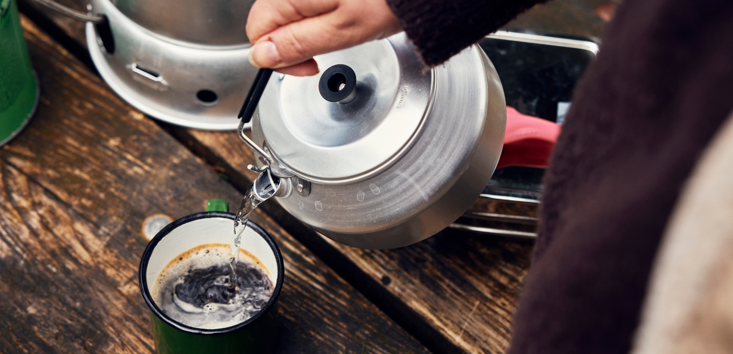 Udstyr på bord til sheltertur ved Hærvejen