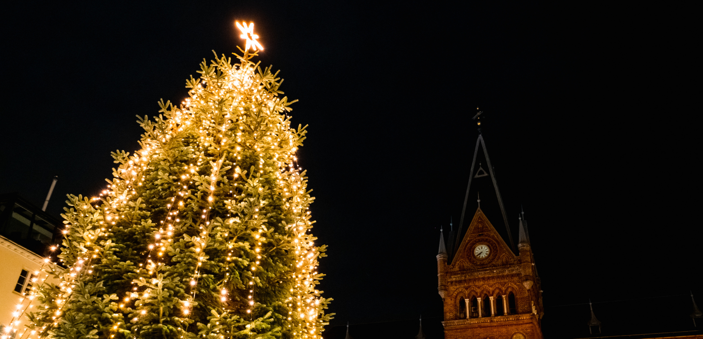 Lys i jueltræet på Rådhuspladsen i Vejle