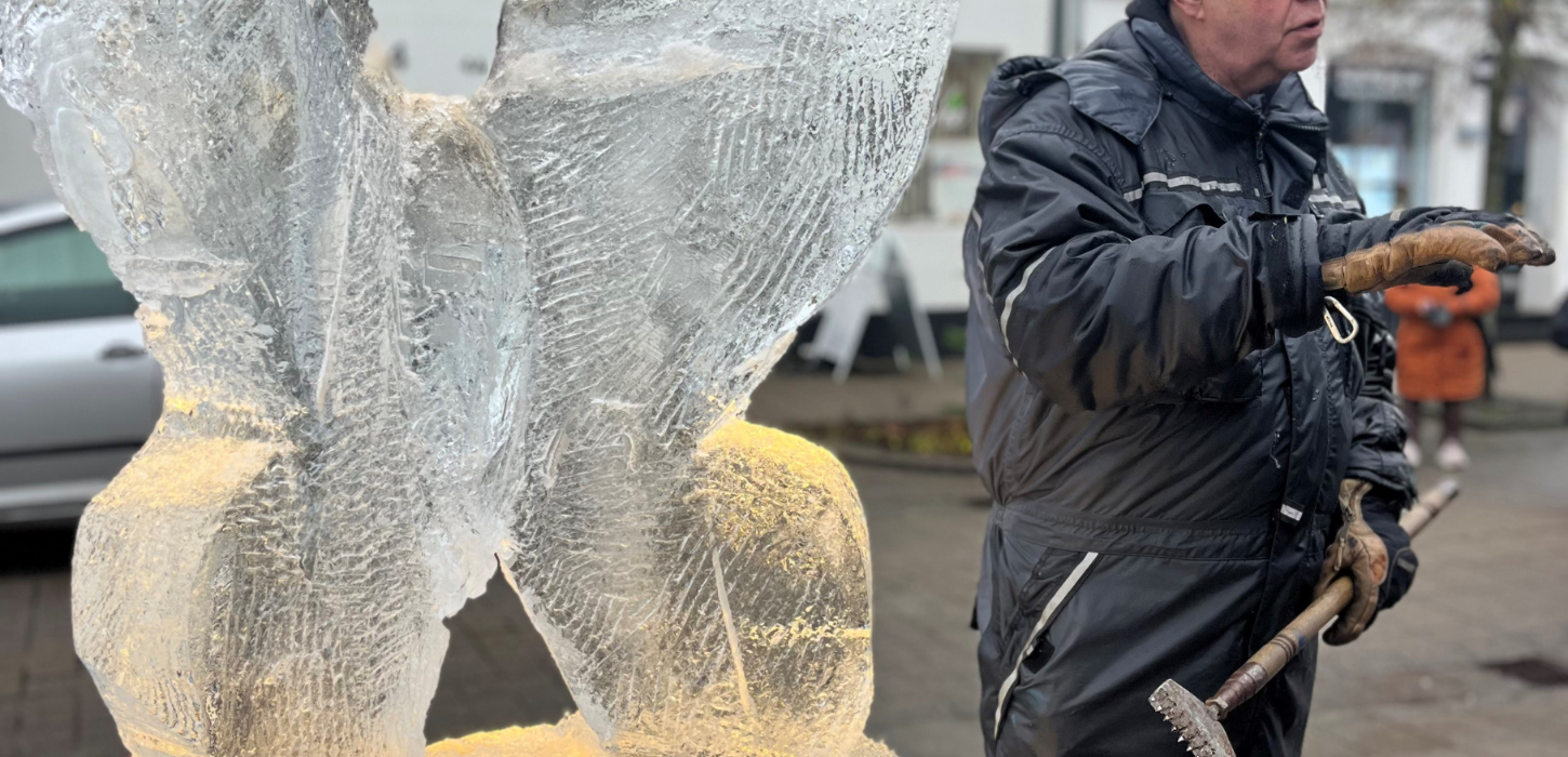 Isskulpturfestival i Give i december