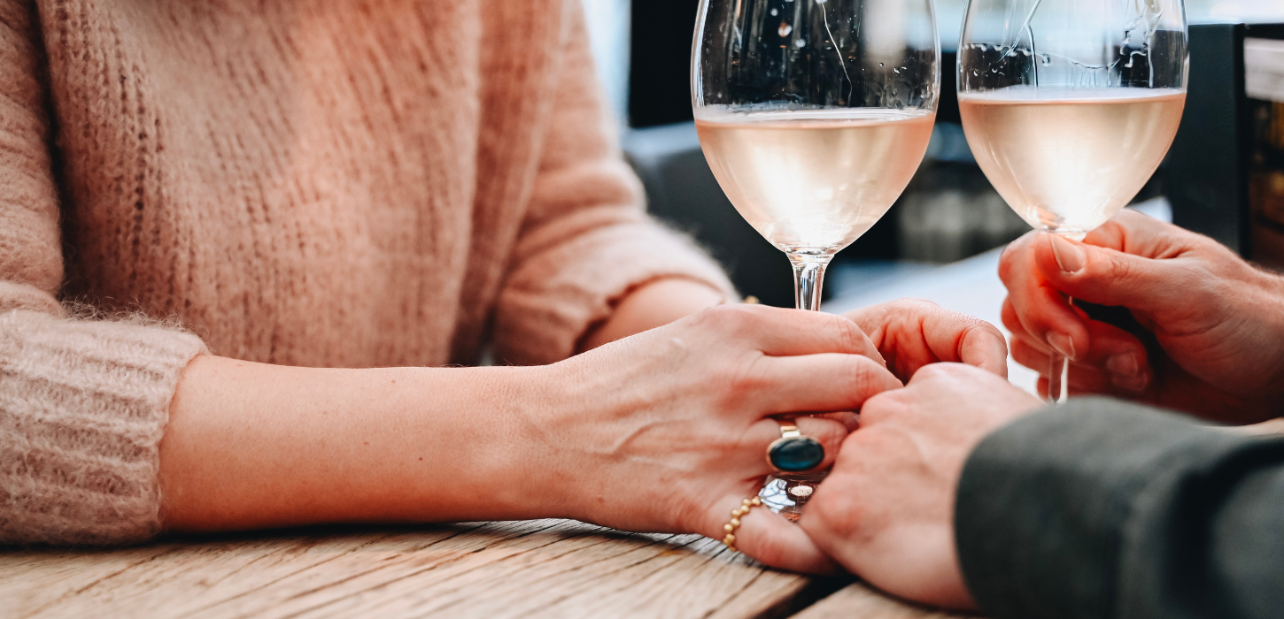 Romantisk date med et glas vin fra Gin Bar i ToRVEhallerne i Vejle